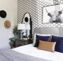 Load image into Gallery viewer, THEDA, 18x18&#39;&#39; - Pillow Cover